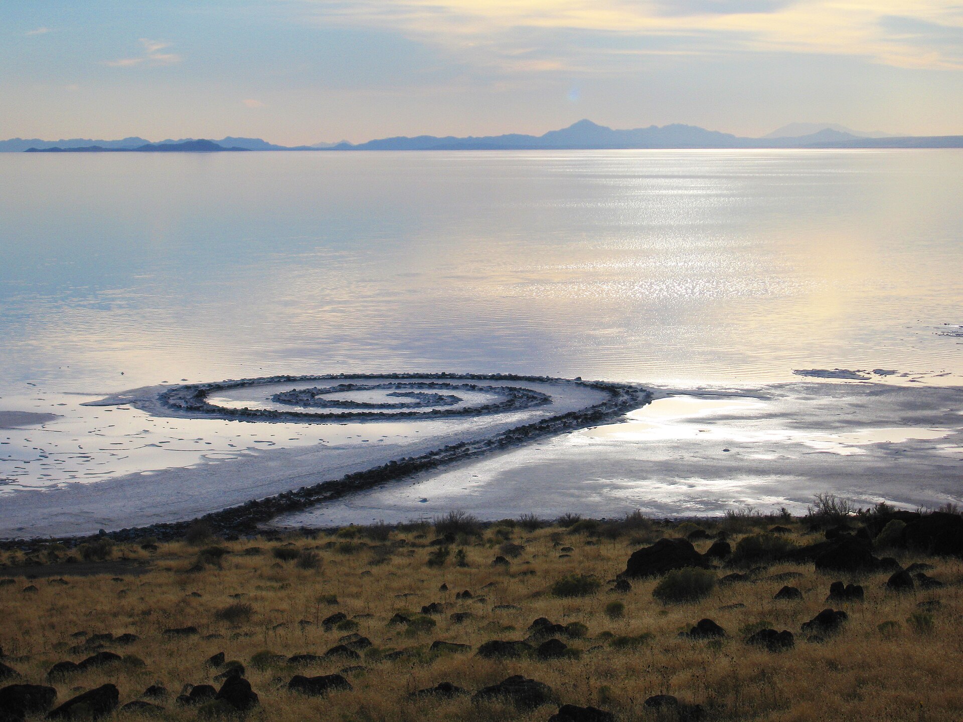 ロバート・スミッソン《Spiral Jetty》